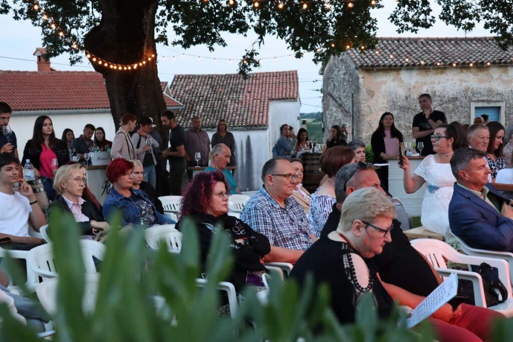 Drugi Festival vina i poezije u vinariji Radanović: pobjednica je Elis Konović